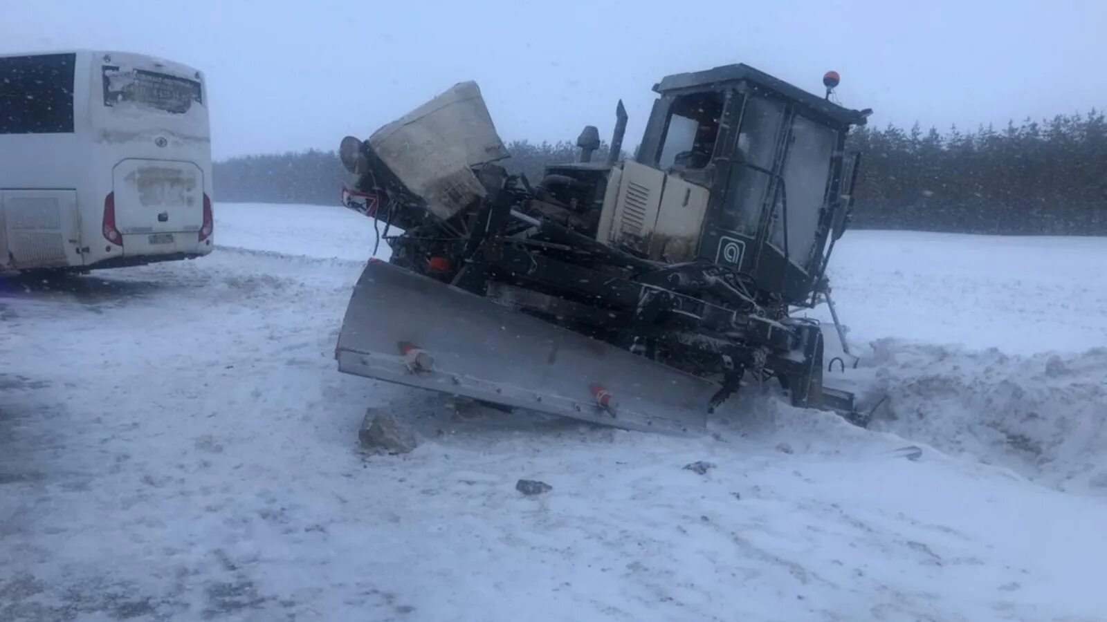 Трасса м7 состояние сейчас казань набережные. Трасса м7 набережные челны казань. авария на трассе м7 в татарстане. авария трасса челны казань. дтп м7 сейчас казань челны.
