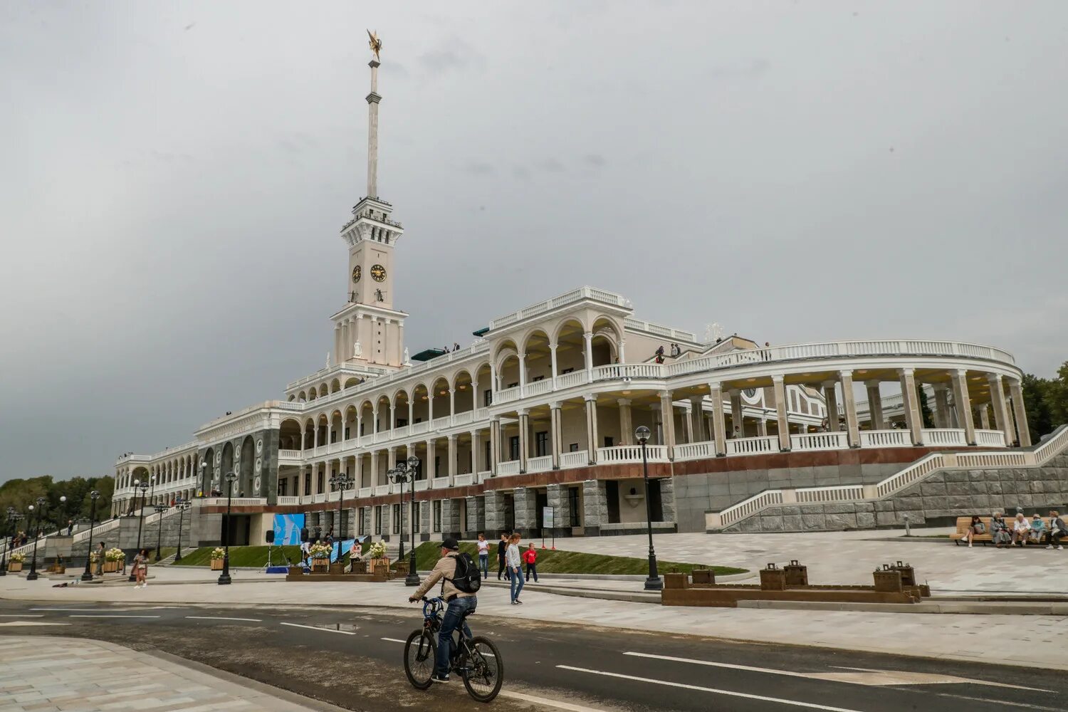Здание сев. Северный речной вокзал москва 2025. северный речной вокзал после реставрации. здание северного речного вокзала москва. северный речной вокзал после реконструкции.
