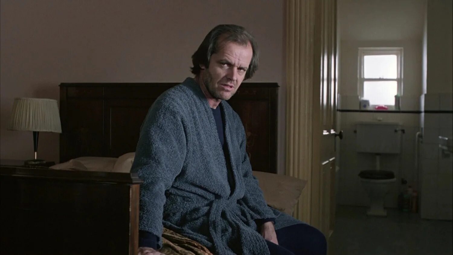 режиссер триллера сияние снятого. 1980-сияние the shining-стэнли кубрик. сияние фильм 2018. сияние 1980 джек торранс. джек николсон сияние.