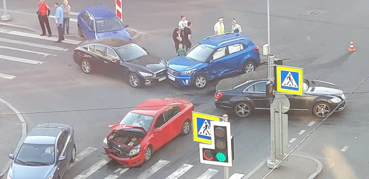 Авария на Васильевском острове сегодня. Кима и Одоевского перекресток. Перекресток Кима и Железноводской. Аварии Одоевского Кима. Сегодня четверо