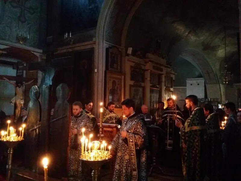 Вечерняя служба сегодня текст. Вечерняя служба. Чин пассии в Великий пост. Вечерней службы не будет.