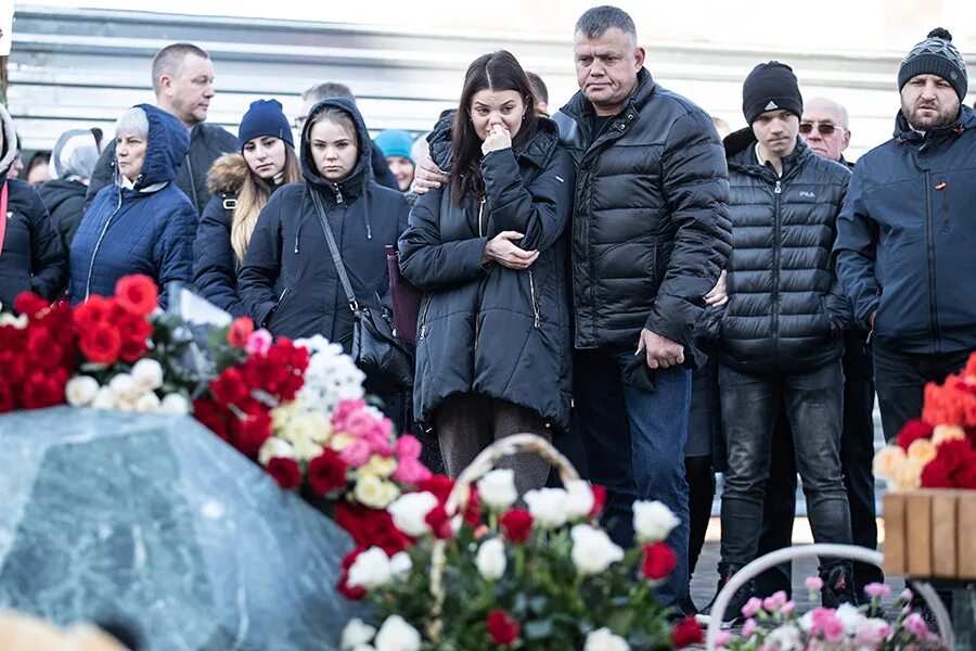 Сколько погибло кемерово. ТЦ зимняя вишня жертвы. Зимняя вишня торговый центр в Кемерово жертвы.