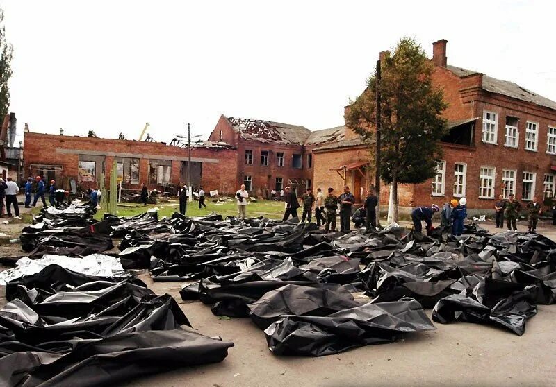 захват беслана 1 сентября. беслан 3 сентября 2004 штурм. 1 сентября 2004 года. захват беслана 1 сентября. трагедия в беслане 1 сентября 2004.