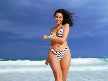 Массаж жасап жатқан қазақ әйелдерінің секс фотосы.