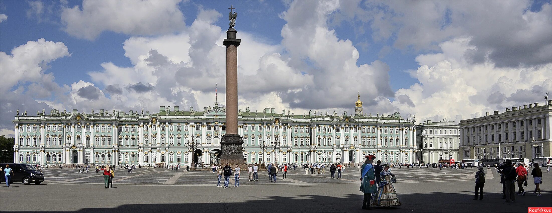 дворцовая площадь 2. атмосфера питера. александровская колонна в санкт-петербурге. дворцовоя плошядьсанкт-петербург. дворцовая площадь питер осенью.