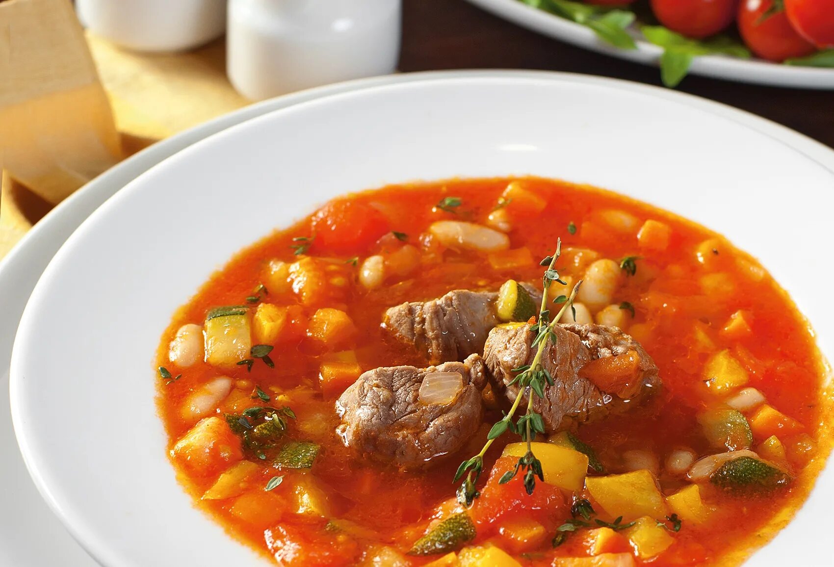 Рецепты первых блюд. Первое блюдо. Суп с телятиной. Супы европейской кухни. Томатный суп с телятиной.