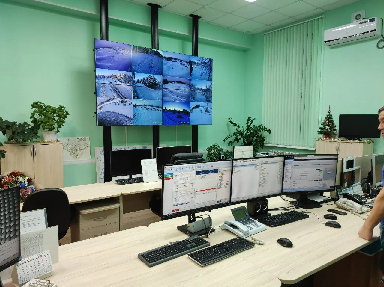 Районные диспетчерские службы. Оперативный дежурный. Единая диспетчерская служба оренбург детская. Единая диспетчерская служба сочи. Единая диспетчерская служба уфа.