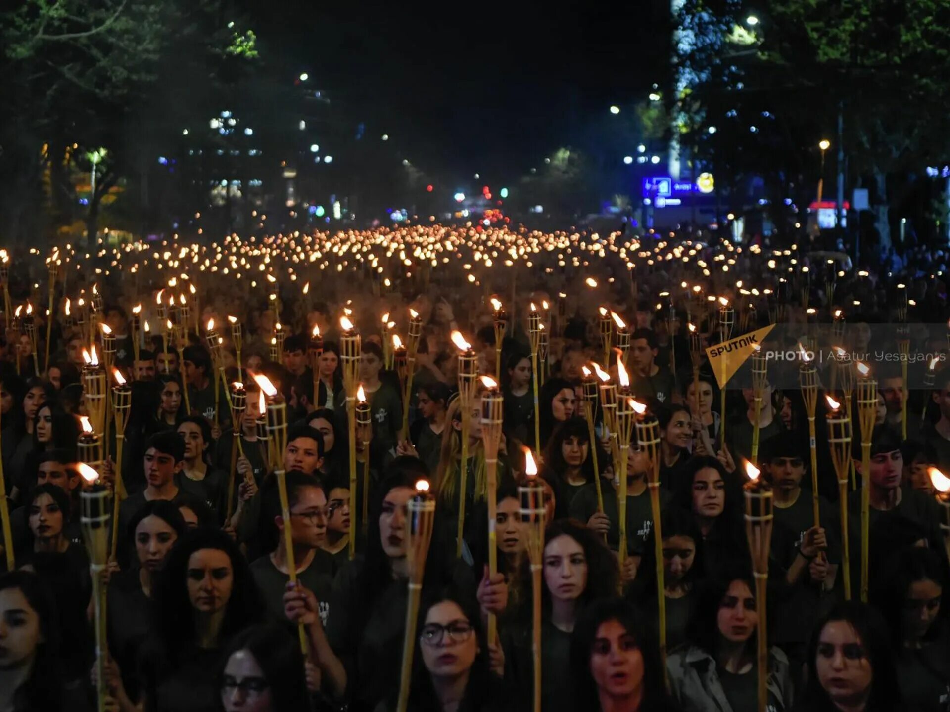 Факельное шествие в Армении. 23 Апреля факельное шествие Ереван. Факельное шествие в Ереване 23.04.2023. Факельное шествие в Ереване 2022. 24 апреля 18 года
