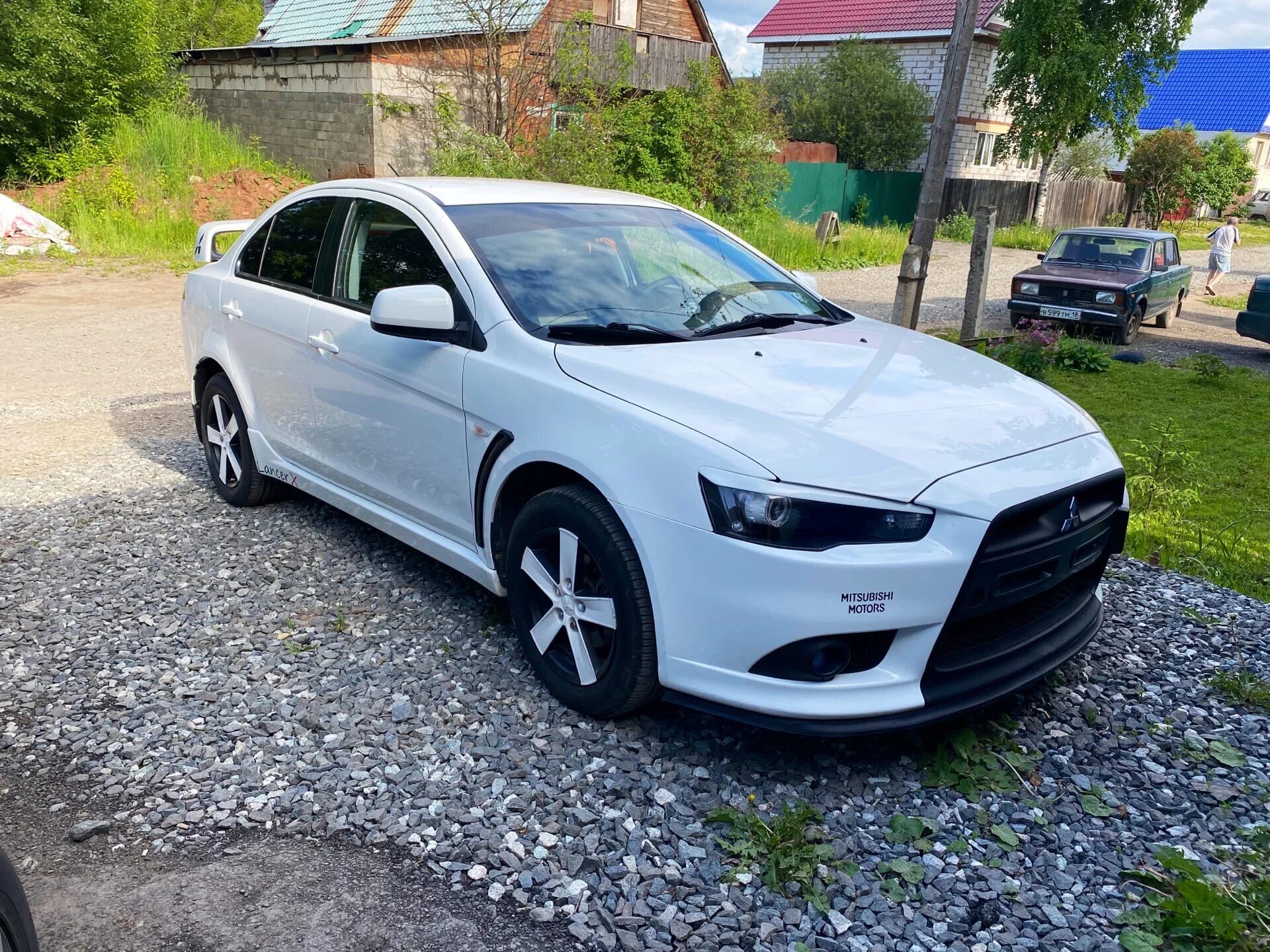 Митсубиси лансер купить новый. Митсубиси Лансер 10. Mitsubishi Lancer 2021. Лансер 10 новый. Митсубиси Лансер 10 белый с черной крышей.