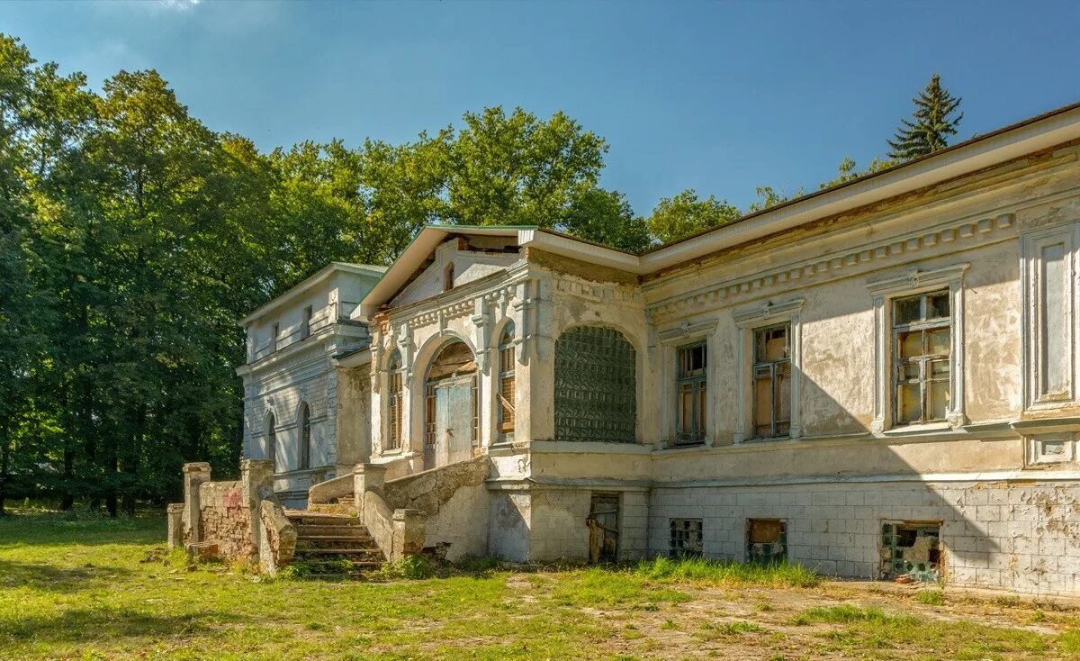 В старинной усадьбе где. Усадьба Снежкова в Мичуринске. Усадьба помещика Снежкова. Усадьба помещика Василия Снежкова. Новоникольское Мичуринский район усадьба.