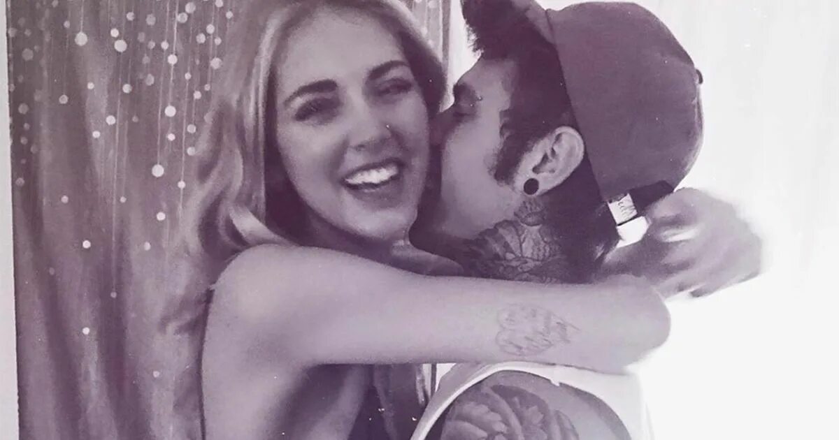 Федез и кьяра расстались. Ferragni e Fedez. Кьяра Ферраньи и Федез. Fedez итальянский рэпер и Кьяра Ферраньи. Кьяра Ферраньи и Федез в ванной.