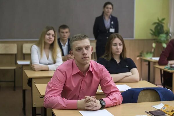 Старшеклассники подготовка к егэ. Экзамен в университете. Универы егэ. Минимальный балл егэ по русскому для поступления в институт?. Универы егэ.