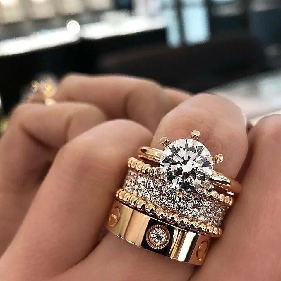 Дорогое золотое кольцо. Красивые кольца. Массивные кольца. Массивные кольца женские. Роскошное кольцо.
