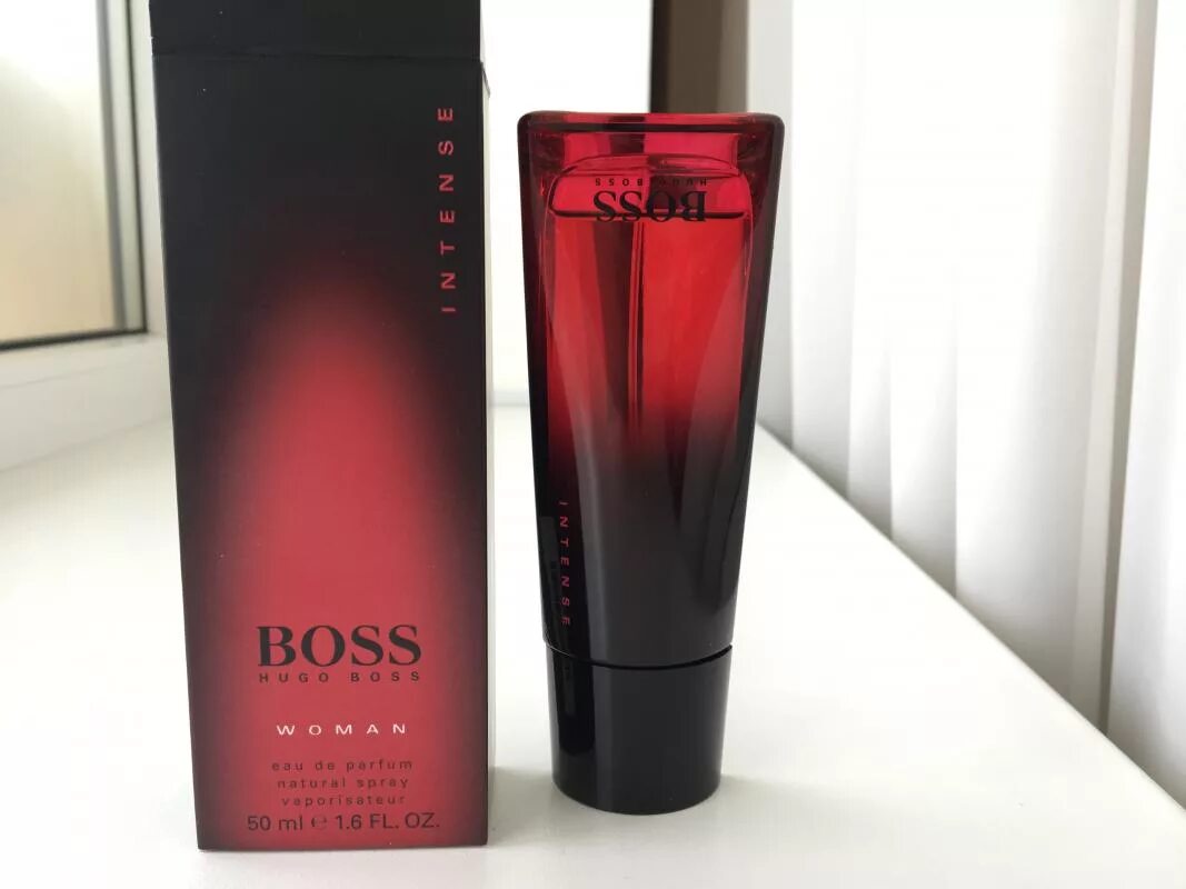 Saheb intense. Intense Hugo Boss флакон. Boss intense женские туалетная вода. Boss intense Hugo Boss флакон. Hugo Boss женские красный флакон.