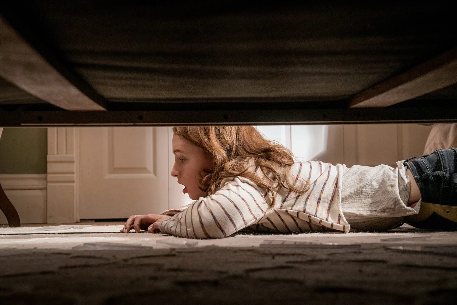 Питомец фильм 2016 сэт в клетке. Взаперти фильм 2020. Босиком в подвале. Девушка заперта. Девочка в заперти.