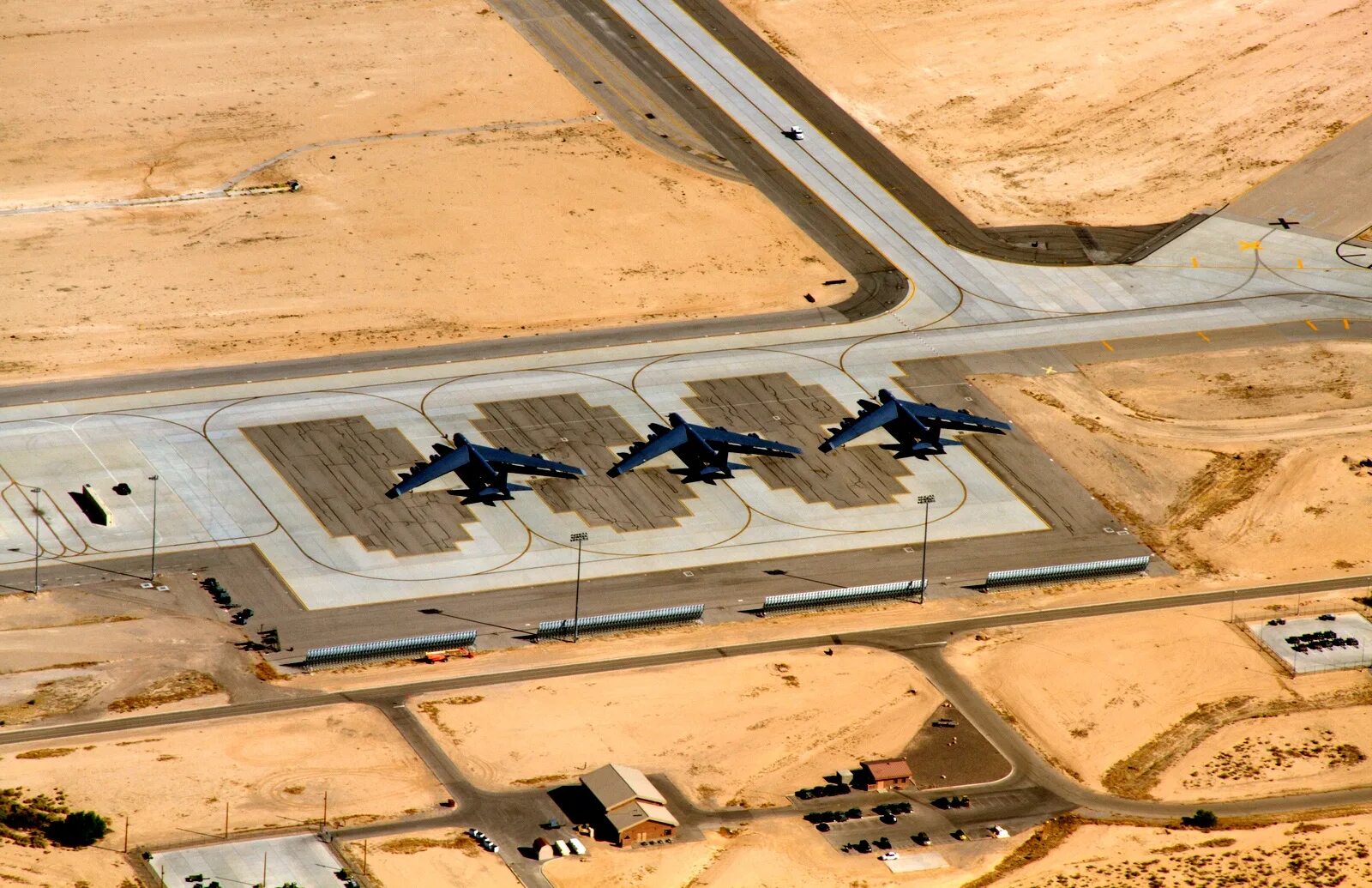 Военные базы израиля. Nellis Air Force Base. Авиабаза Майнот Северная Дакота. Авиабаза Эль-сентро Калифорния. Неллис база ВВС США В Неваде.