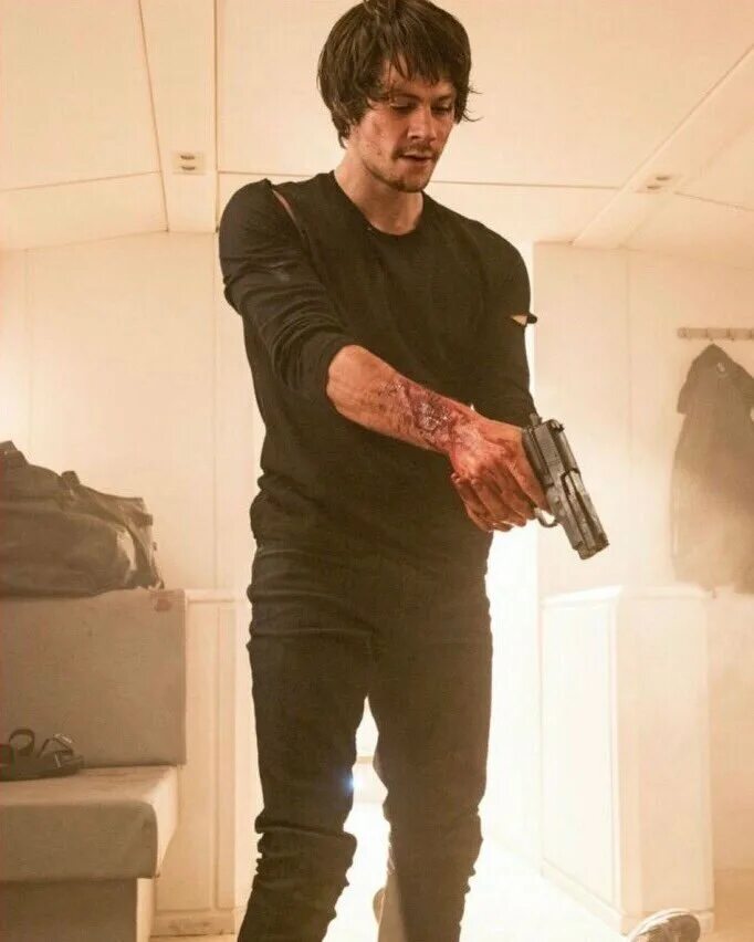 наемник 2017 отзывы. дилан о'брайен в фильме наемник. митч рэпп наемник. скотт эдкинс наемник 2017. наемник дилан.