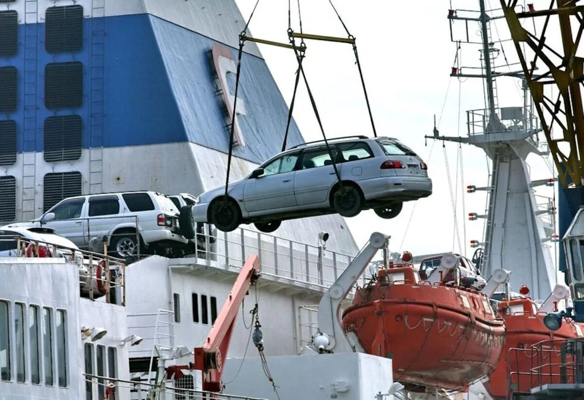 Порт Майдзуру Япония. Корабль с автомобилями. Погрузка машин на корабль. Ввоз автомобилей из Японии. Ввезти машину из японии