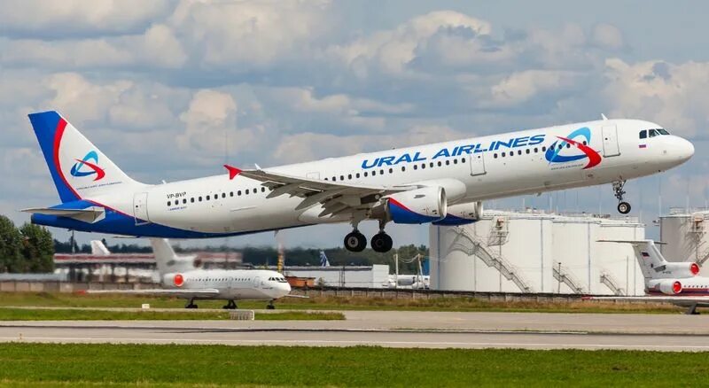 A321 neo ural airlines. самолёт а321 уральские авиалинии. A321neo уральские авиалинии. самолёт аэробус а321 уральские авиалинии. самолёт airbus a320 уральские авиалинии.