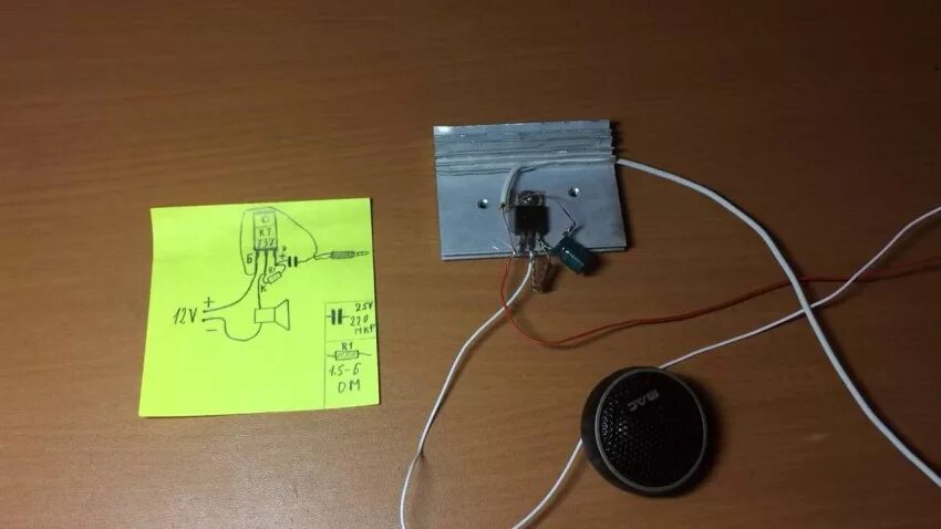 Бесплатный усилитель звука для телефона. Усилитель звука 5 вольт. Схема простого усилителя звука 5v. Бесплатный усилитель звука для телефона. Колонки 12 вольт с усилителем.