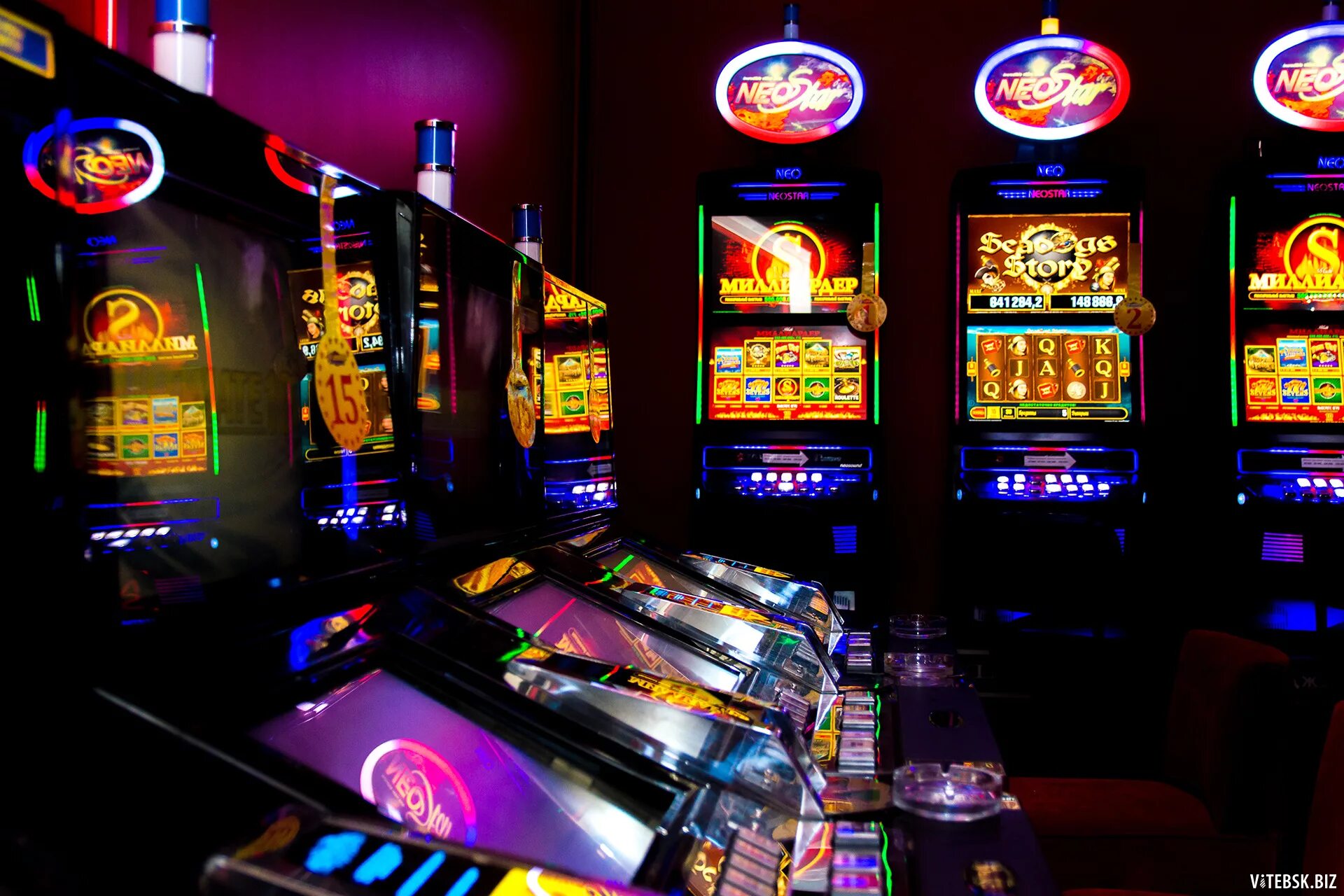 Слотосфера игровые автоматы казино. Игровой зал 777 зал популярных игровых аппаратов. Азартные игровые автоматы гаминатор. Название игровых автоматов.