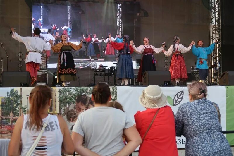 Русский народный костюм. Ансамбль цветень минусы. Пташица ансамбль две судьбы. Группа цветень (ансамбль). Светлана шведова (с 2015) цветень.