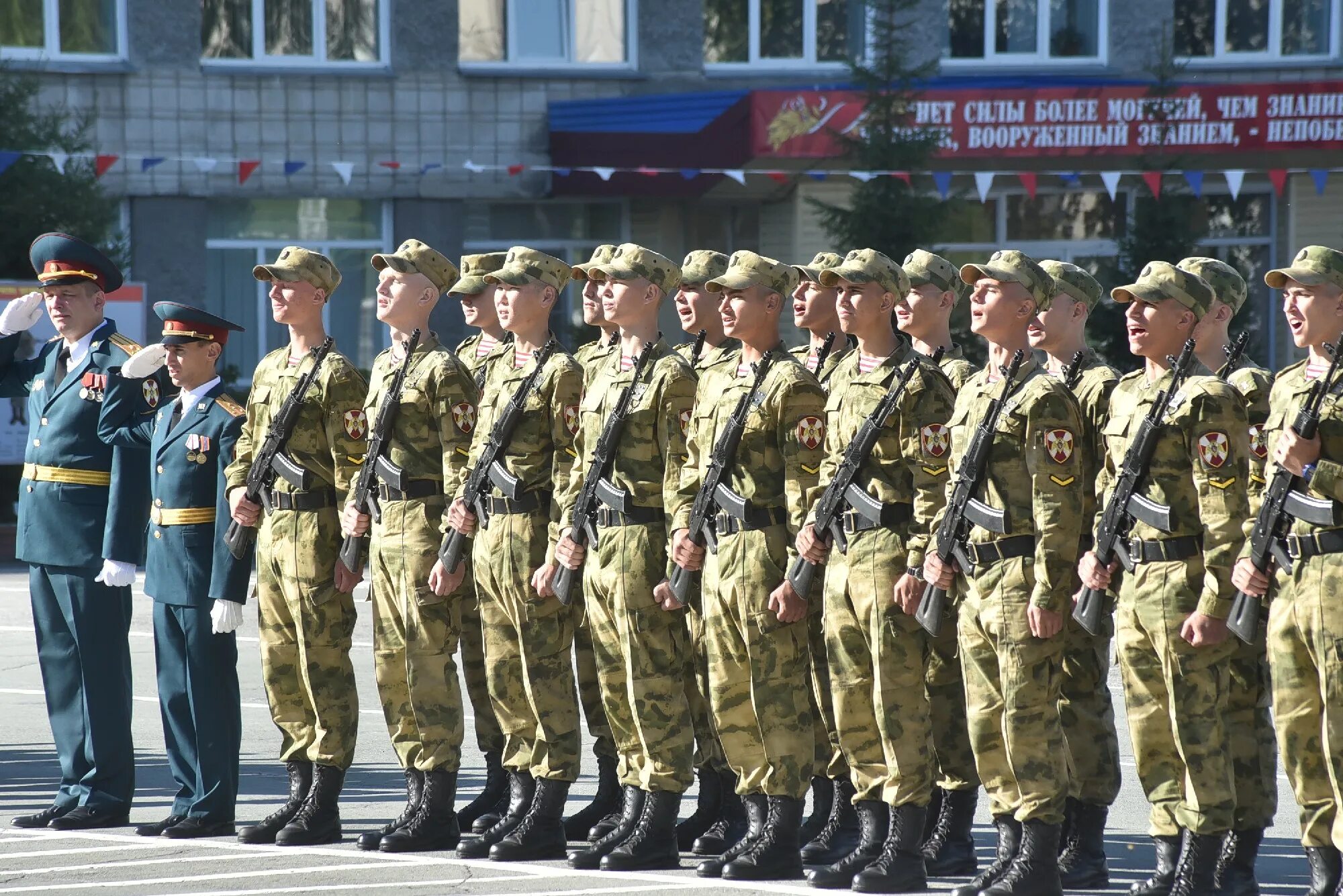 Новосибирск военные. Курсанты НВИ ВВ МВД. НВИ Новосибирский военный институт. НВИ ВВ МВД Новосибирск. НВИ им Яковлева курсанты.