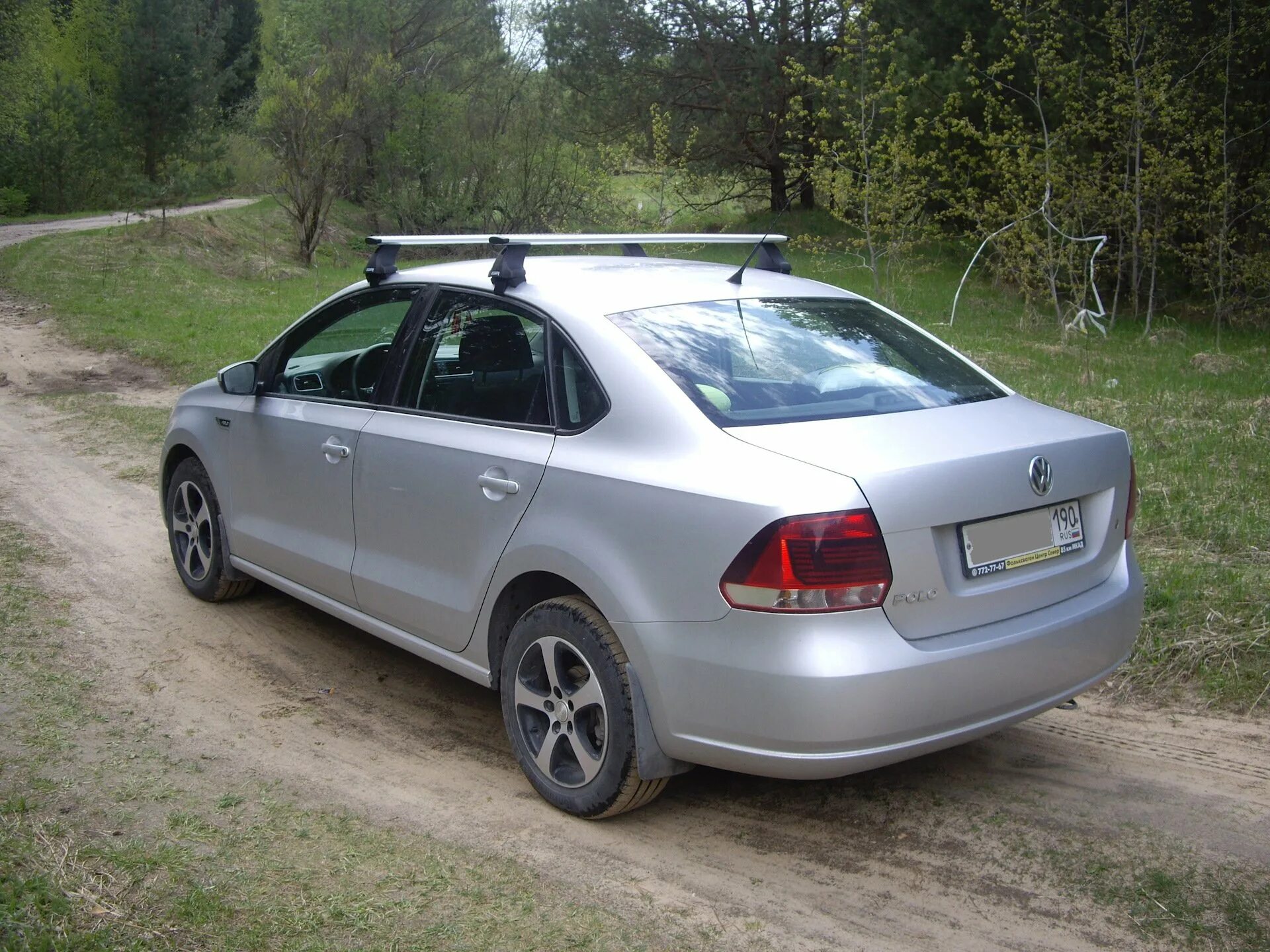 Крыша поло купить. Багажник VW Polo sedan. Багажник на крышу Фольксваген поло 2012 седан. Багажник на крышу Volkswagen Polo седан. Багажник Атлант Polo sedan.