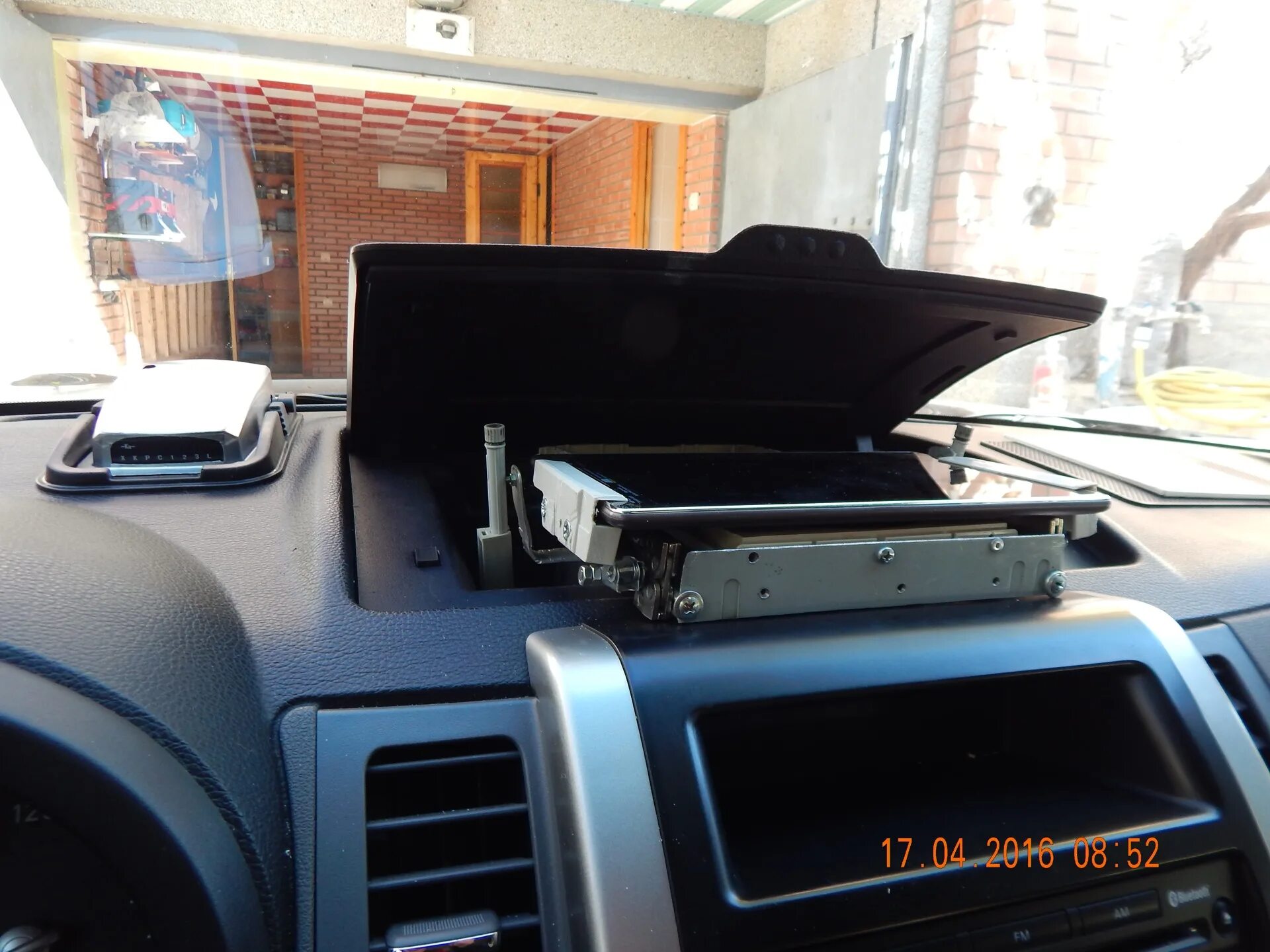 Выдвижной монитор Audi привод. Выдвижной экран Avensis Drive. Выдвижной монитор Impreza GD. Выдвижной монитор в авто Challenger Ch-2100. Выдвижной экран в машину
