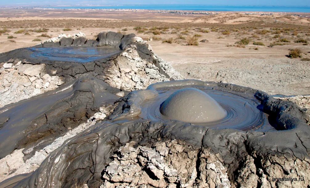Грязевой вулкан джау-тепе керчь. Вулкан в крыму. Долина грязевых вулканов в керчи. Булганакское поле грязевых вулканов. Долина вулканов керчь.