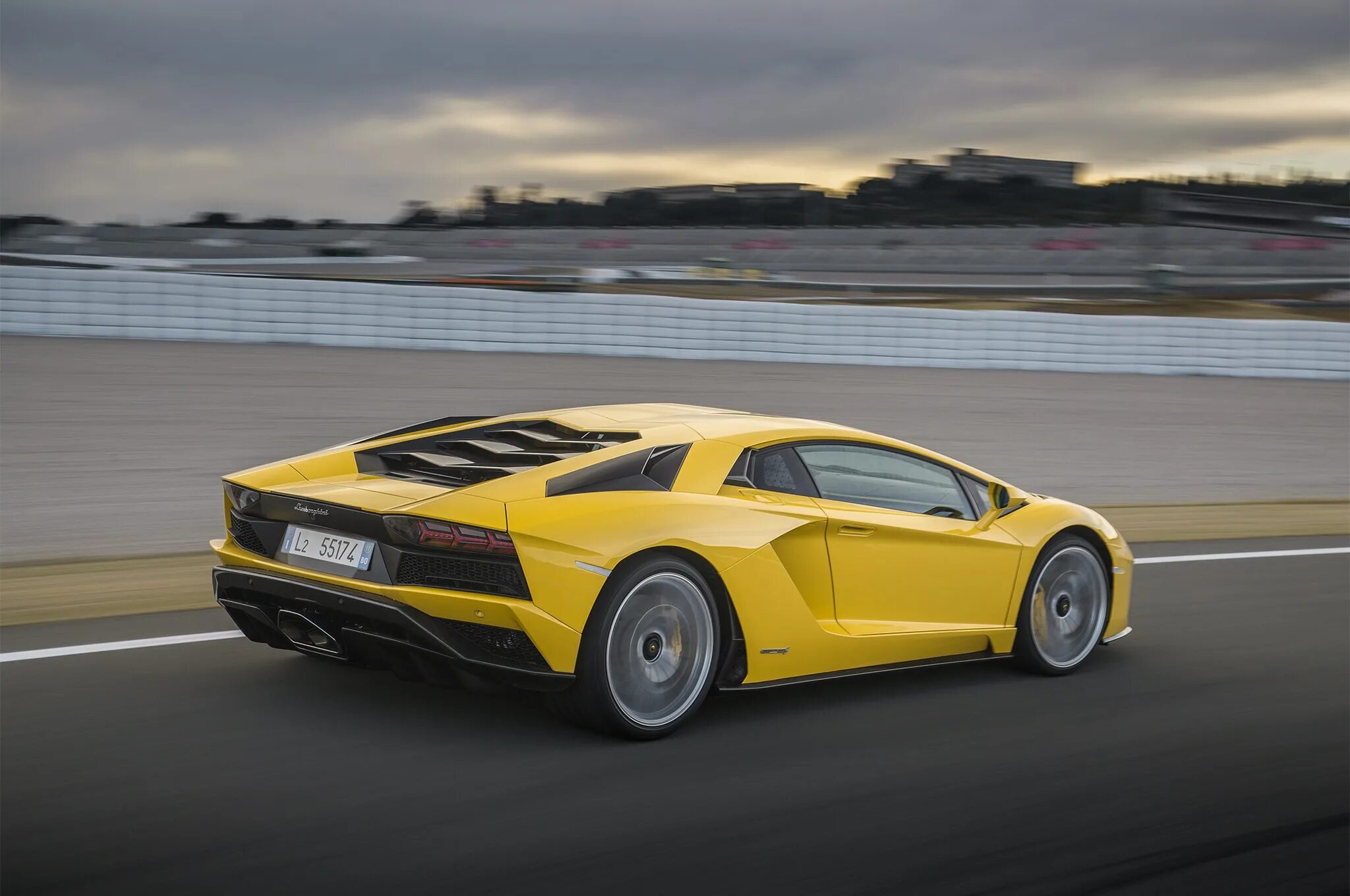 Ламборгини 2025 трейлер. Ламборджини 2017. lamborghini aventador s 2025. lamborghini aventador s. новая ламборджини 2017.