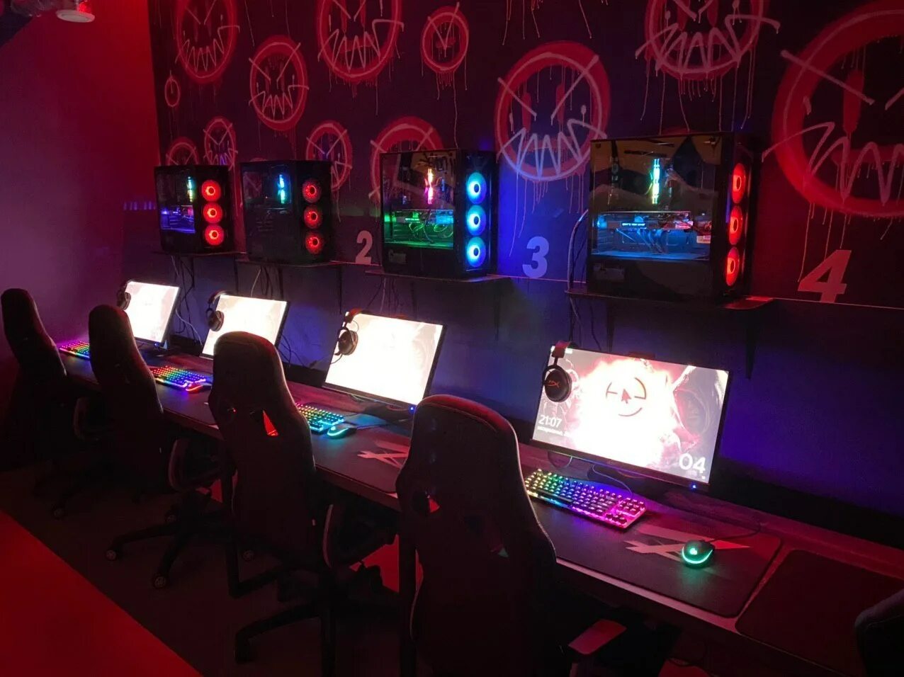 компьютерный клуб спб escape. Escape клуб виртуальной реальности. компьютерный клуб escape, санкт-петербург, проспект пятилеток. компьютерный клуб эскейп. Onyx киберспорт.