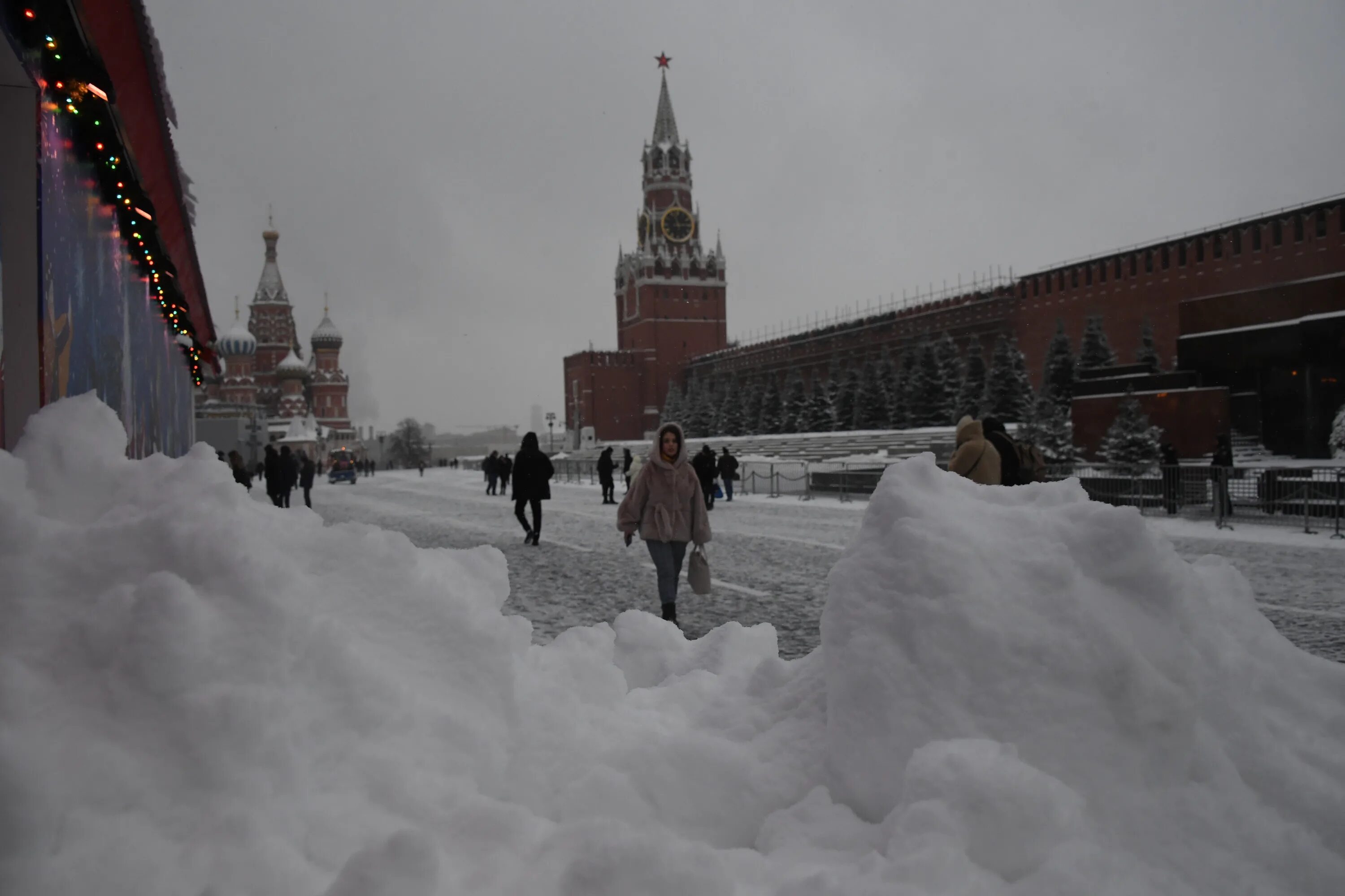 Кремль зима 2024. Улицы Москвы 30 декабря 2024 года.картинки. Фото Москва февраль 2024. Какое ожидается лето 2024 в москве