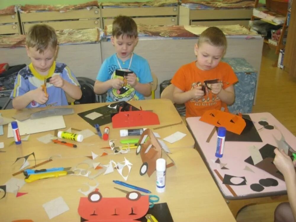 Ручной и художественный труд в детском саду. Скручивание салфеток аппликация. Конспект занятия ручного труда старшей группе. Ручной труд в старшей группе. Конспект занятия ручного труда старшей группе.