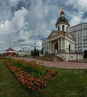 Часовня на площади