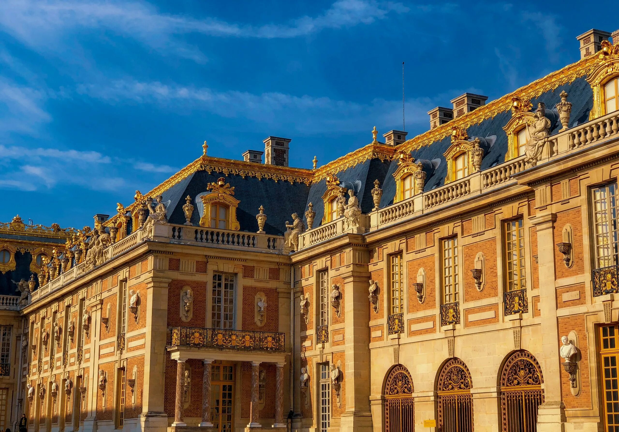 Королевский версаль. Версальский дворец Версаль Франция. Версаль резиденция французских королей. Версаль Франция Королевский двор.