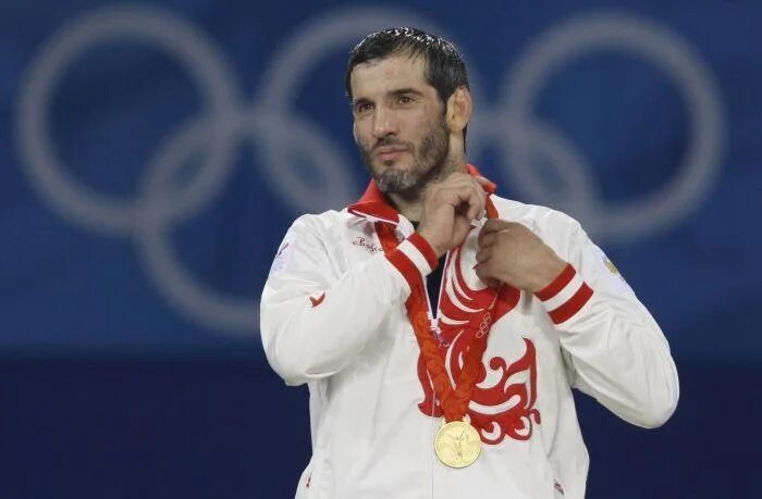 5 кратный олимпийский чемпион по вольной. Абдулрашит сайдуллаев. Хаджимурат гацалов афины 2004. 5 кратный олимпийский чемпион по вольной. Бувайсар сайтиев олимпийский чемпион.