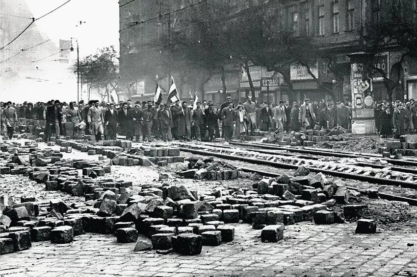 Венгерское восстание 1956. Венге́рское восста́ние 1956.