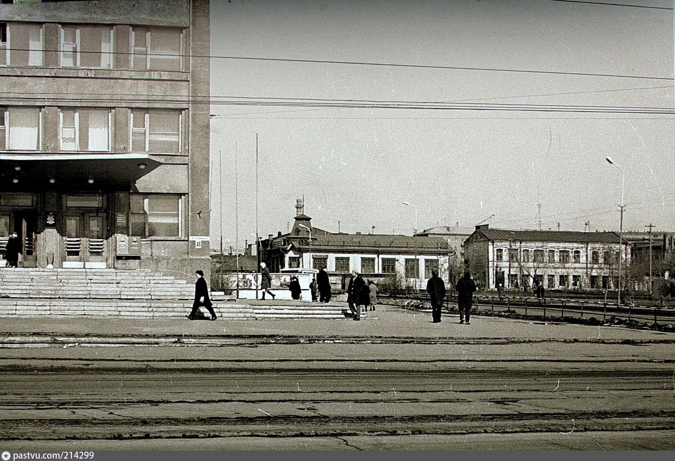 Сайт старый омск. Омск торговый центр Омский 1980. Pastvu Омск. Старый Омск. Старые фотографии центра Омска.