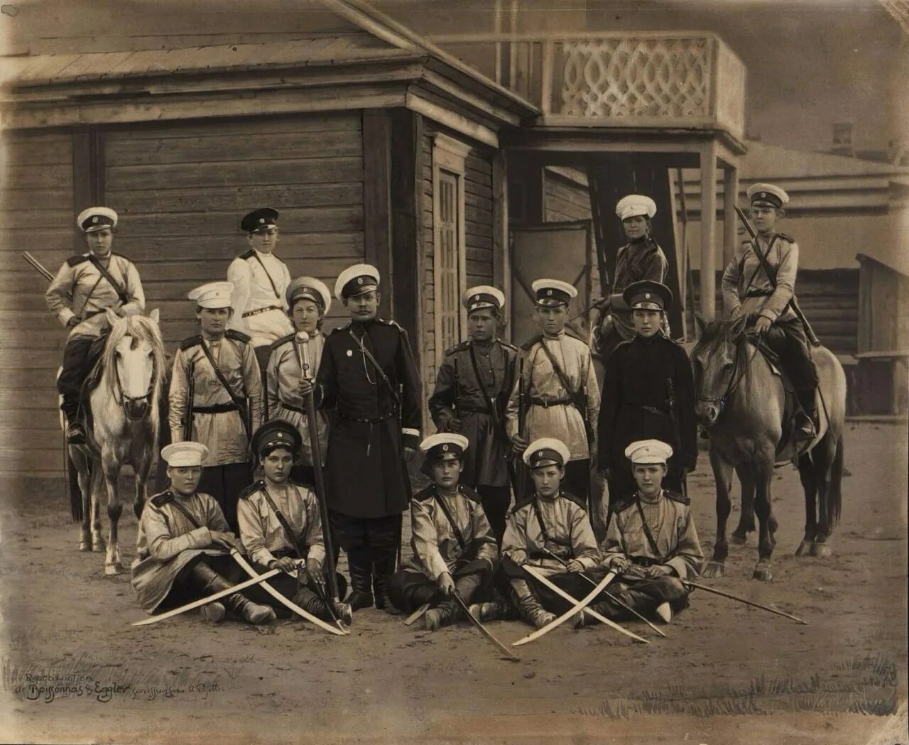 Morrison 1890 электромобиль. Пожарная команда санкт-петербурга 19 век. Пожарная охрана царской россии. Первый фотоаппарат. Австрийская социал демократическая партия 19 век.