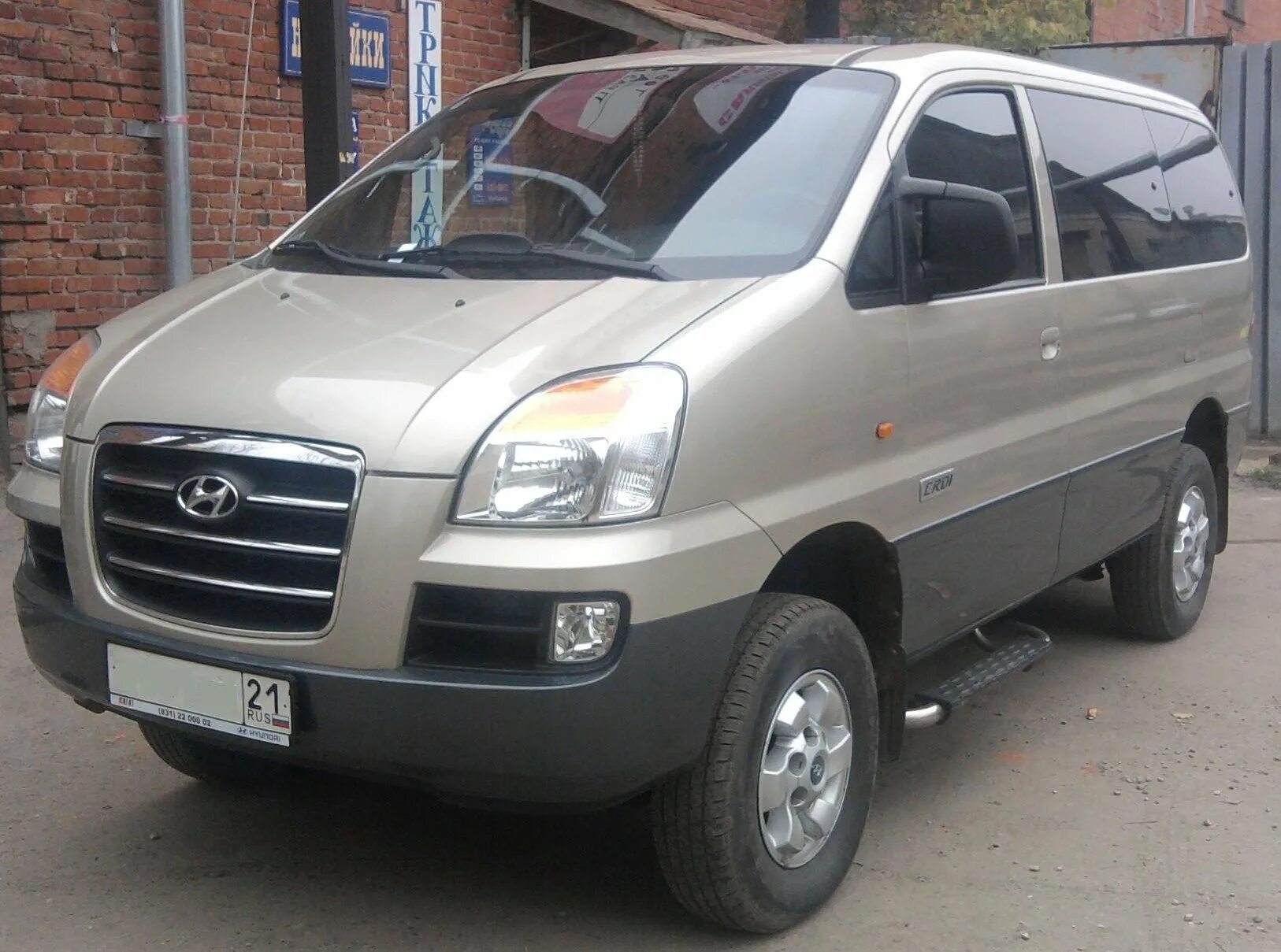 Купить хундай полный привод. Hyundai Starex 4x4. Hyundai h1 4x4. Hyundai h1 2001 4x4. H1 Starex 4x4.