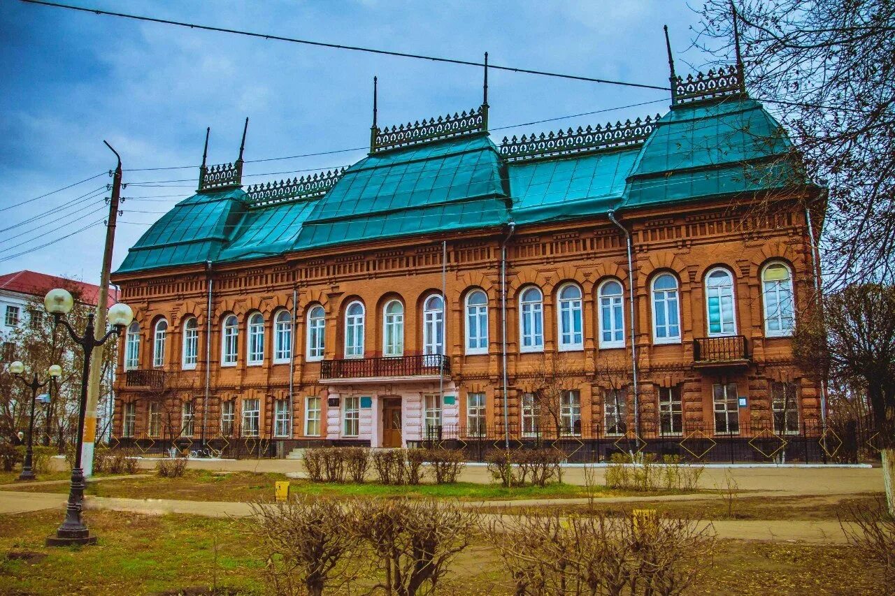 Дома уральск казахстан. Уральск дом карева. Дом купца ванюшина в уральске. Дом музей емельяна пугачева. Дом купца карева (уральск).