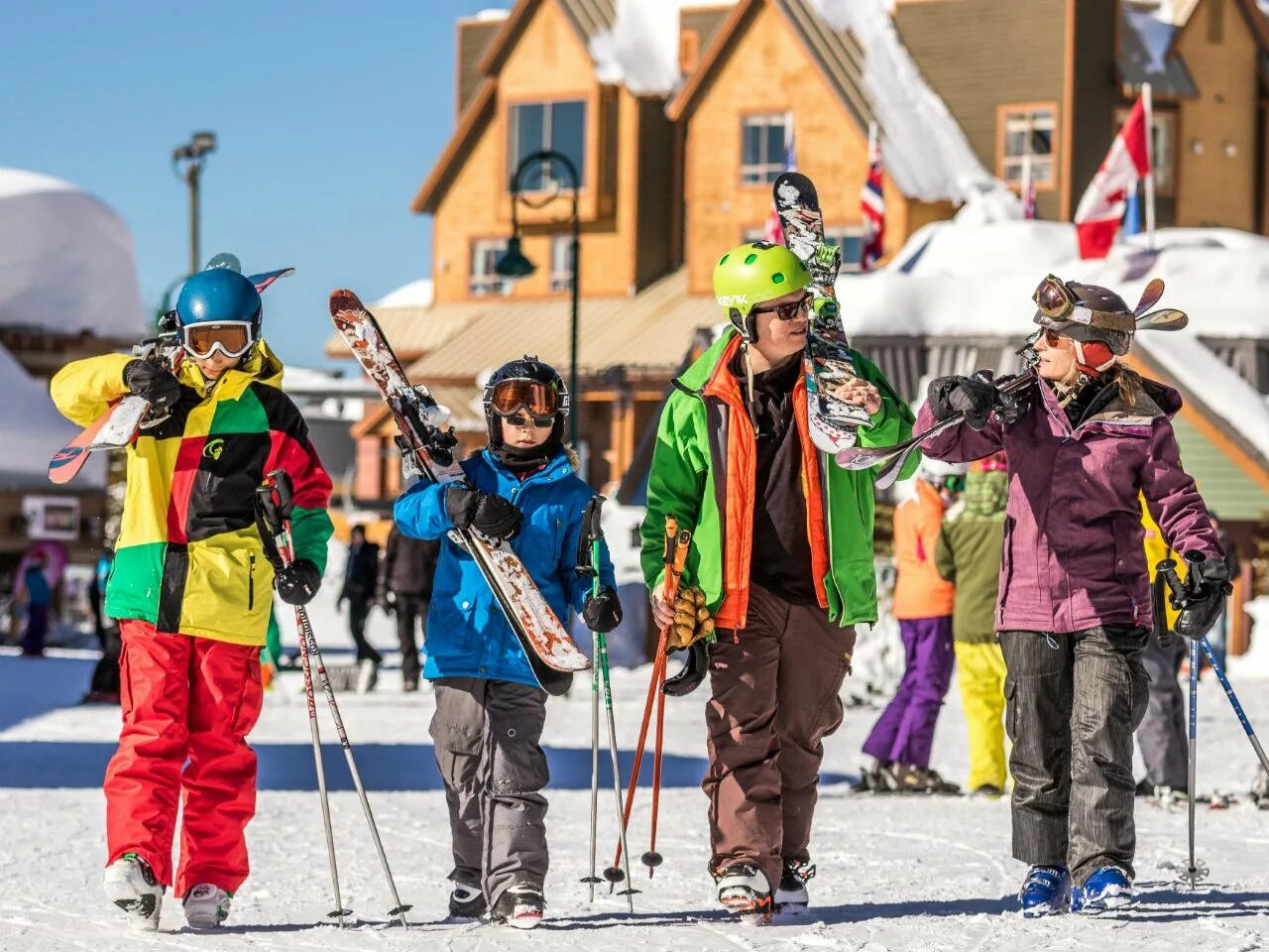 Зимний спортивный праздник лыжи. Family Ski Resort. Лыжный гонки семья. Горнолыжка наречное.