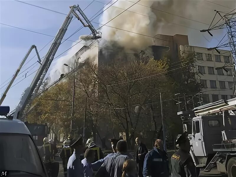 Пожар в институте на дубровке. Пожар москва университет. Общежитие рудн в москве пожар. Пожар в институте в москве октябрь 2007. Пожар в московском вузе.