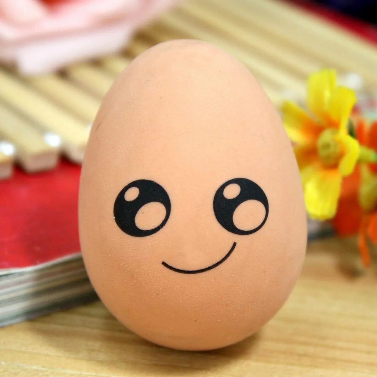 Глупые яйца. Мордочки на яйцах. Смешные рожицы на пасхальных яйцах. Смешные яйца. Яйца с глазками.