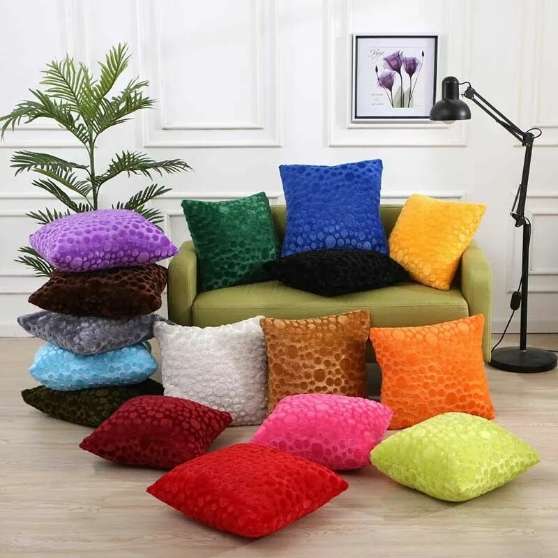 Яркие подушки. Цветные подушки. Маленькие подушки на диван. Диван с цветными подушками.