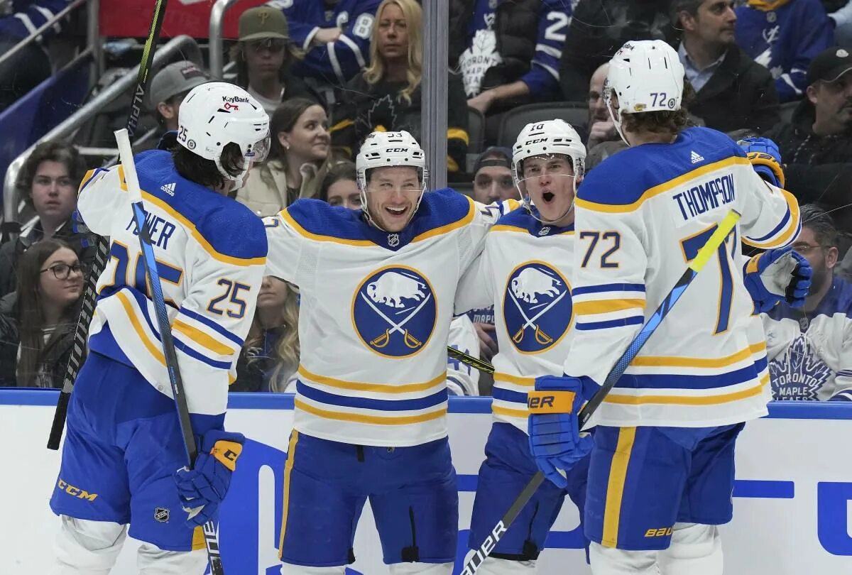 Ванкувер сент луис прогноз. Ванкувер баффало. баффало nhl. баффало - ванкувер фото. ванкувер кэнакс нхл командное фото.