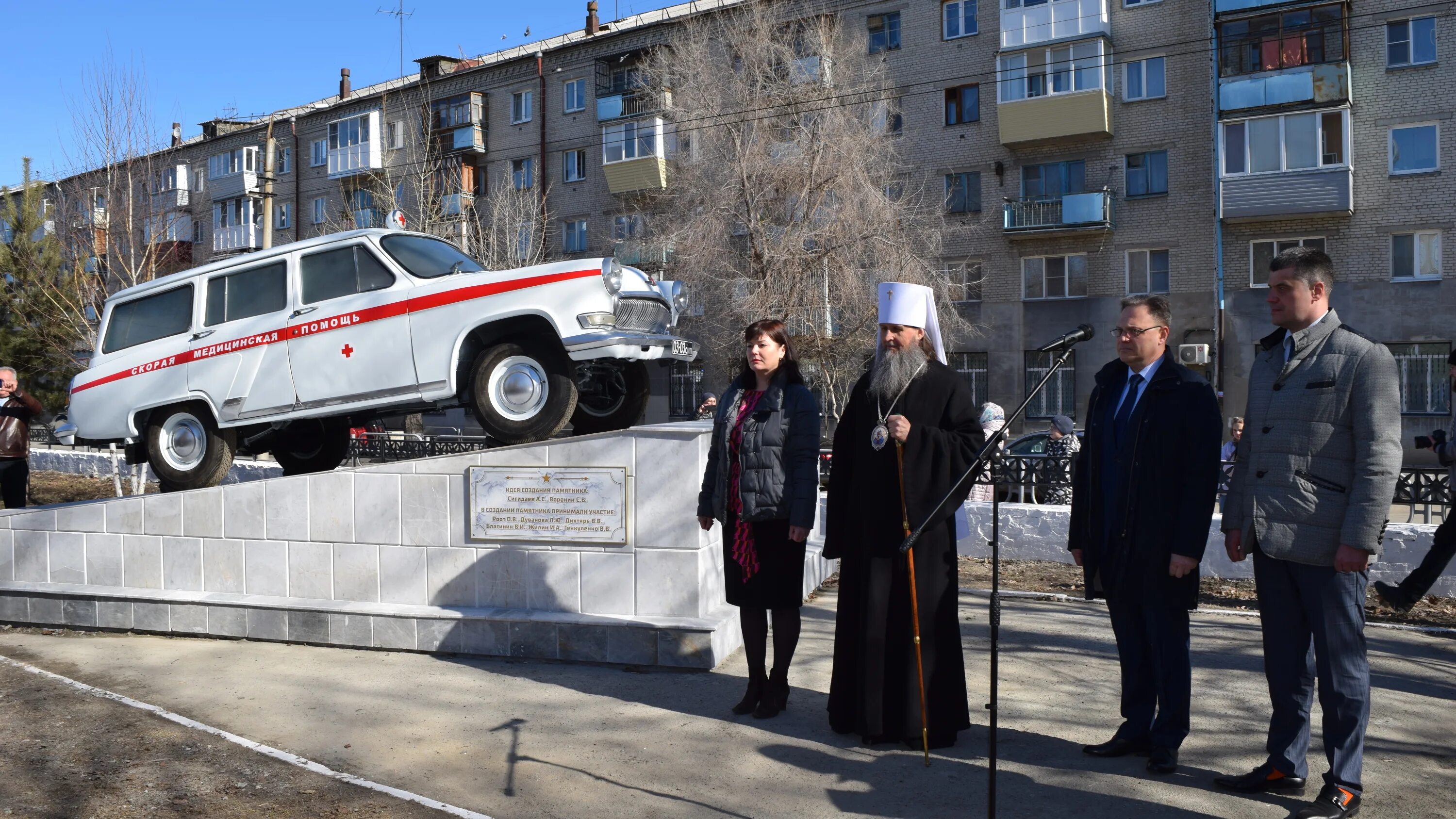 Курганская больница скорой медицинской. Курганская больница скорой медицинской помощи. памятник скорой помощи. больница бсмп курган. медики скорой помощи.