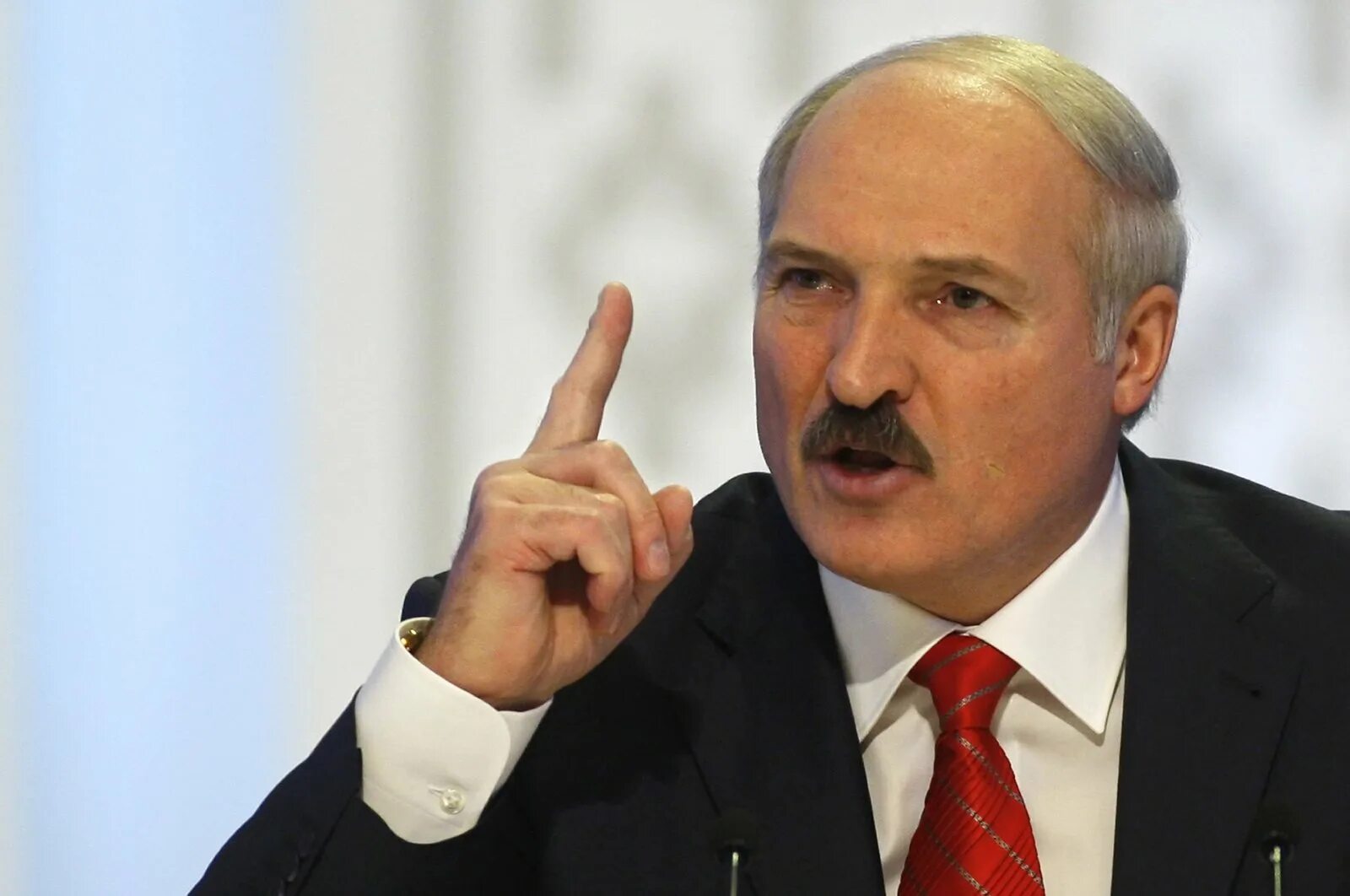 Лукашенко осудил. Александр лукашенко батька. дмитрий александрович лукашенко. лукашенко злой. лукашенко кулак.