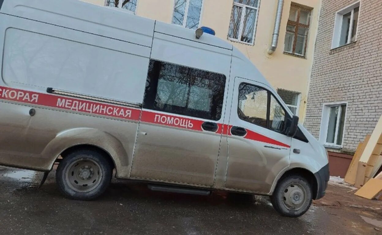 Автоэвакуатор киров. Мобильная помощь киров. Реанимация машина. Центр правовой помощи в твери. Штурм поликлиники.